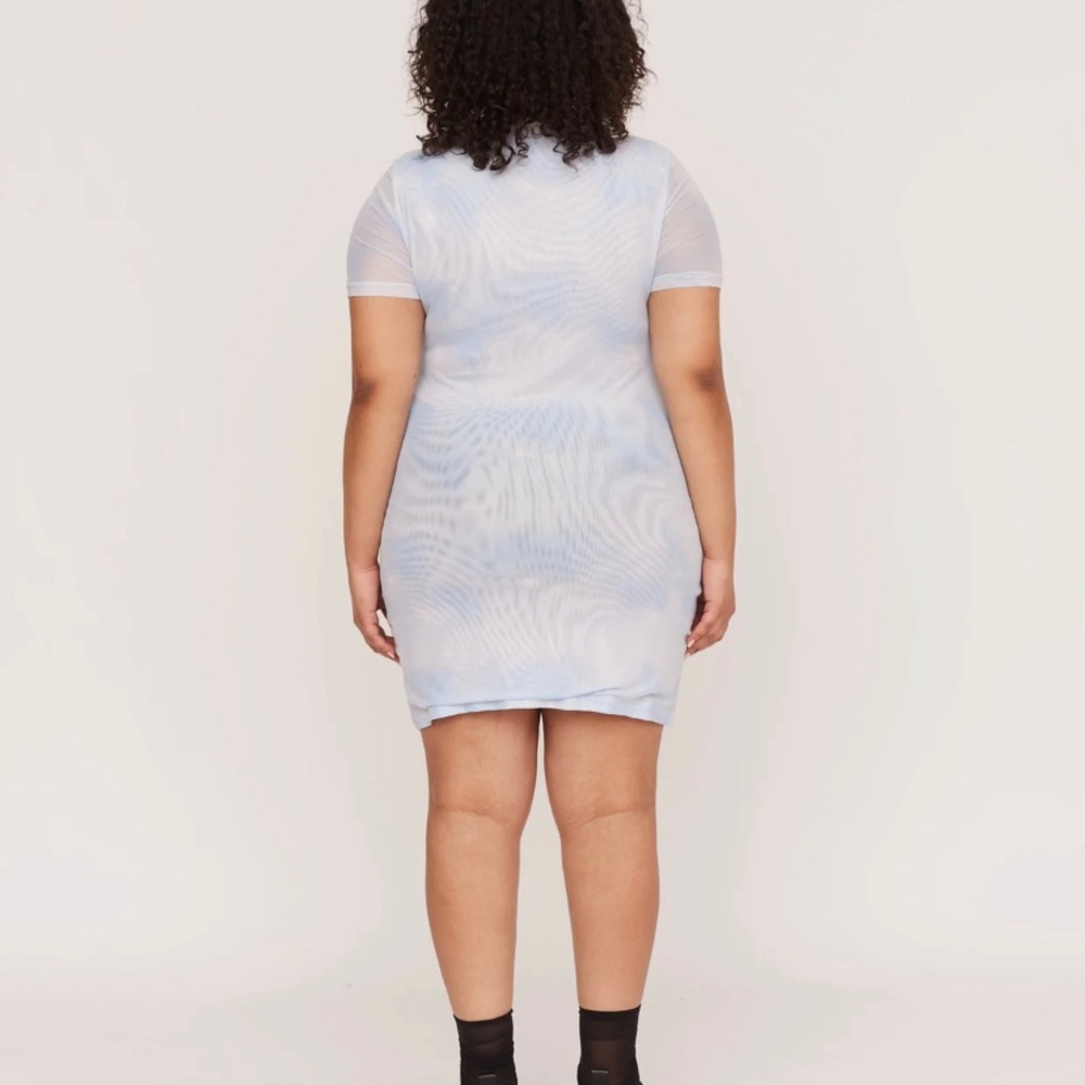 Fitted Pastel Dress - Picture 3 of 3